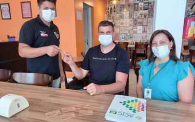 ACIC entrega cartões Util Card para mais um associado