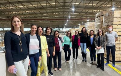 Núcleo da Mulher Empreendedora em visita técnica na Frameport