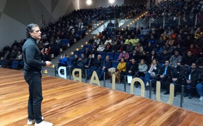 Núcleo de RH da ACIC lota o teatro da Uniarp com palestra de Rogério Chér
