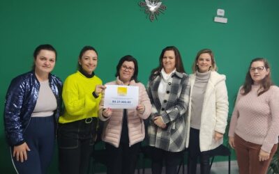 Núcleo da Mulher Empreendedora doa mais de R$ 27 mil para a AMAR