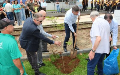 ACIC comemora seus 82 anos com plantio de árvores