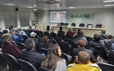 Núcleo de Apicultores em palestra sobre o Programa Empreender e produção de Própolis