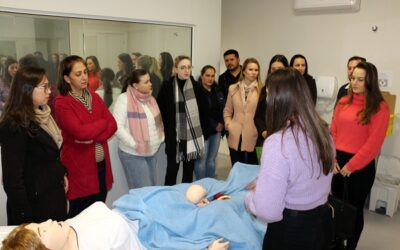 Núcleo da Saúde da ACIC conhece a estrutura da UNIARP