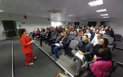 Palestra sobre ansiedade lota o auditório da ACIC