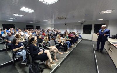Palestra sobre como cobrar dívidas lota o auditório da ACIC