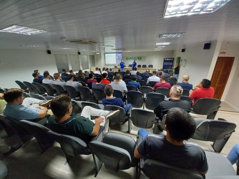 Palestra sobre os Desafios Cibernéticos é ministrada na ACIC