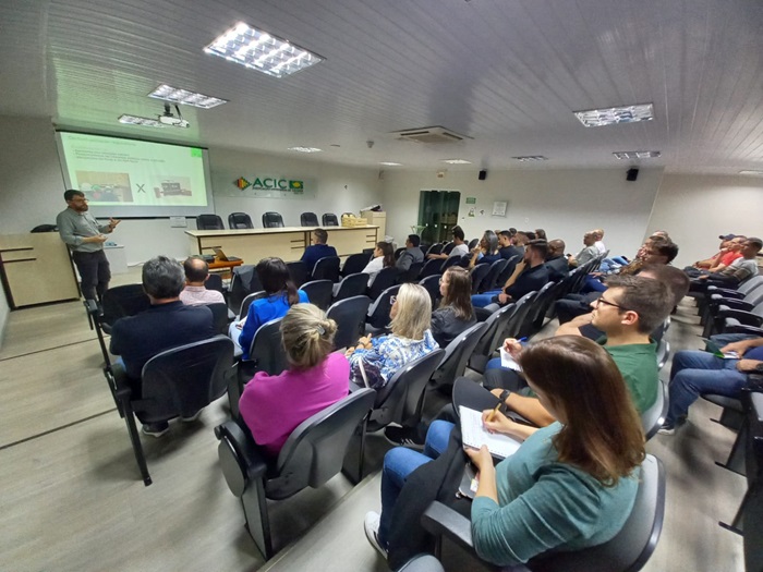 Núcleo de Comércio Exterior da Acic estuda o comércio internacional da madeira