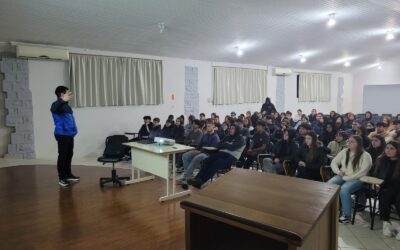 Núcleo da ACIC realiza palestras nas escolas sobre oportunidades na área da tecnologia