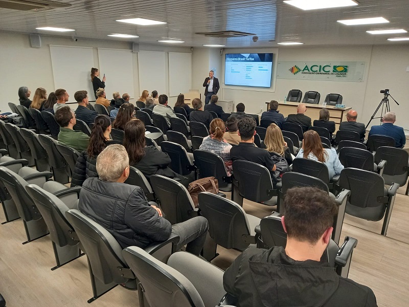 Atual cenário econômico Brasil x Estados Unidos é tema de palestra na ACIC