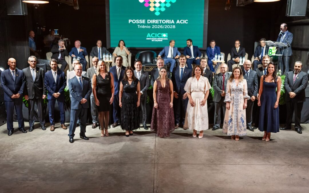 ACIC empossa nova diretoria em cerimônia marcada por homenagens e celebração da trajetória da entidade