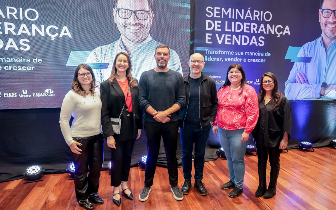 Seminário de Liderança e Vendas reúne empresários e profissionais em Caçador