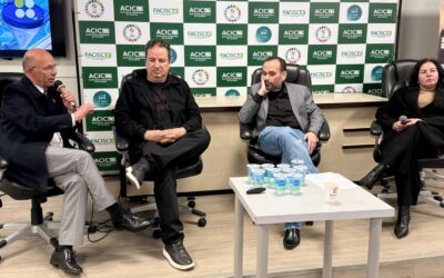 Política no cotidiano é tema de mesa-redonda promovida em Caçador