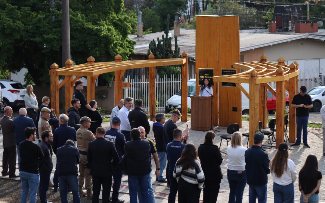 Presidente da ACIC participa da solenidade de entrega do Largo João Antônio Grando em Caçador