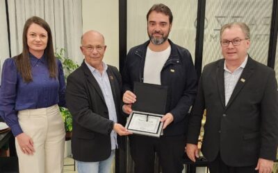 ACIC homenageia lideranças da FACISC durante plenária regional em Videira