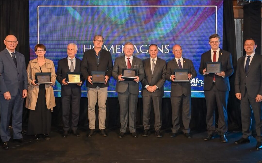 ACIC é homenageada nos 50 anos do SENAI Caçador e reforça legado de parceria pelo desenvolvimento regional